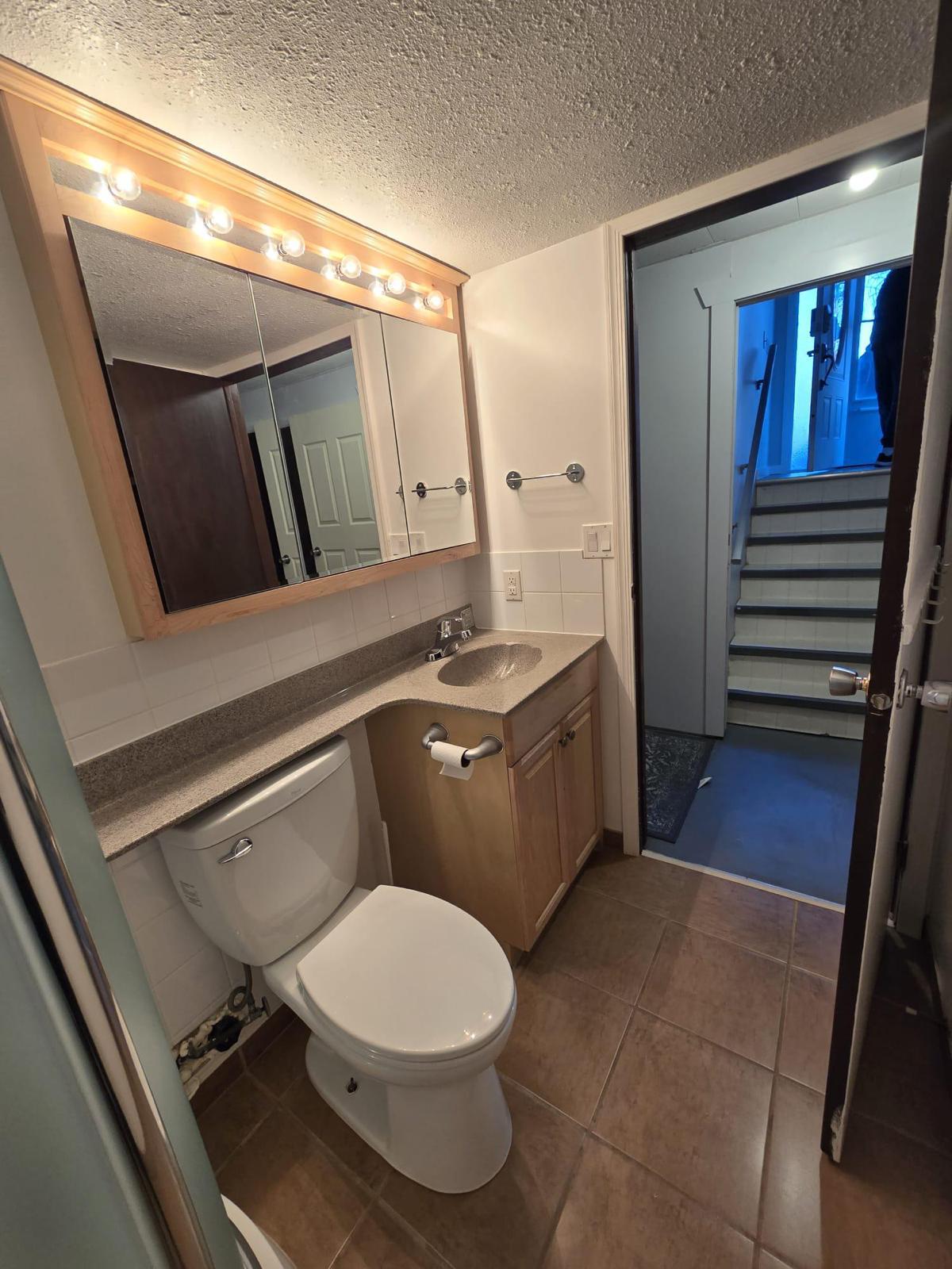 Guest Bath — Full Service